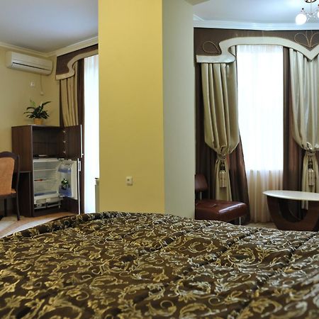 Andinna Hotel Chernivtsi Exterior photo