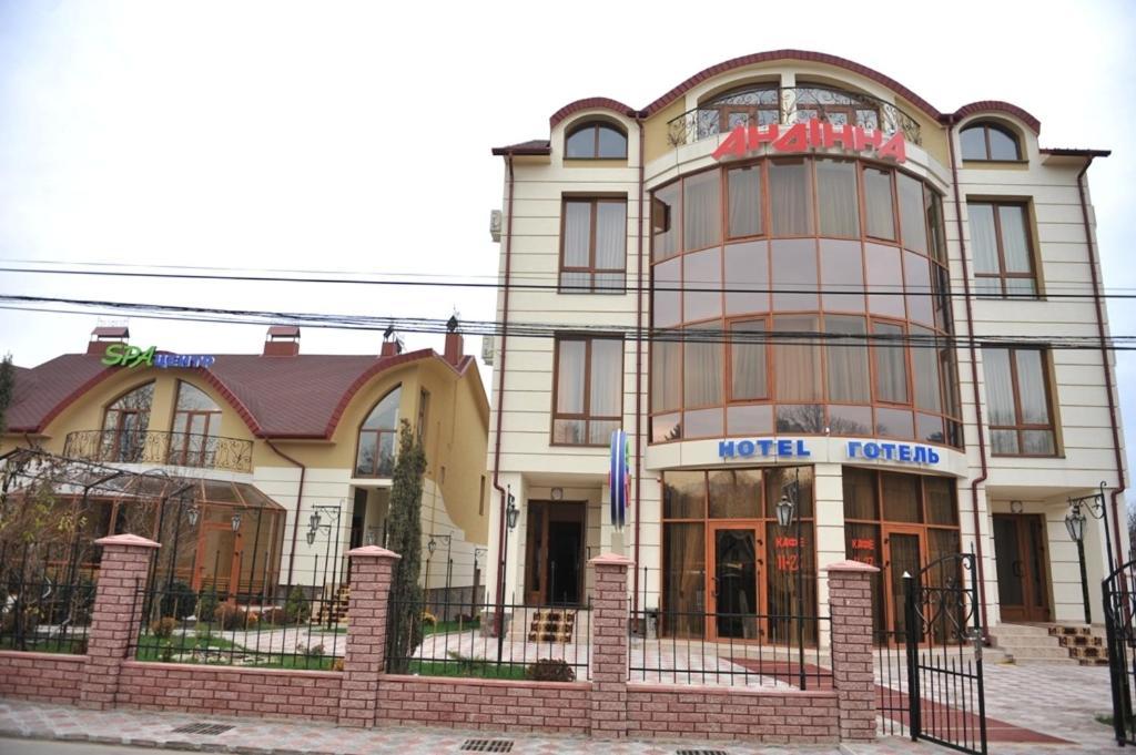 Andinna Hotel Chernivtsi Exterior photo