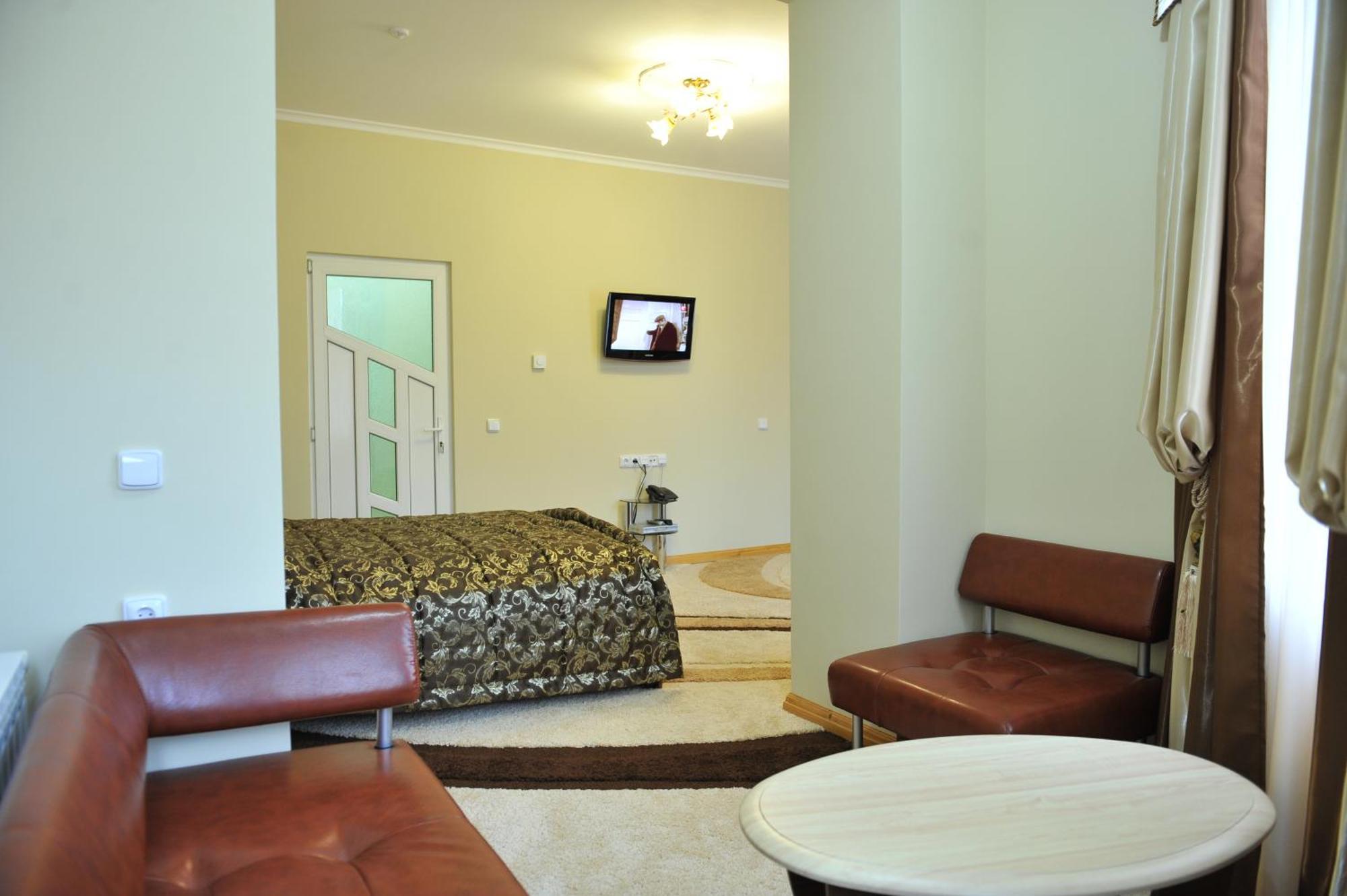 Andinna Hotel Chernivtsi Exterior photo