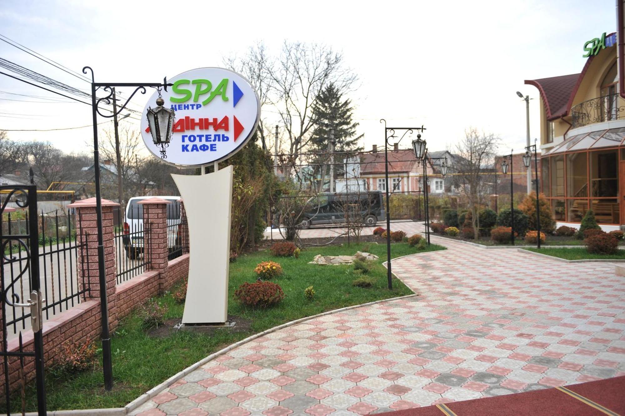 Andinna Hotel Chernivtsi Exterior photo