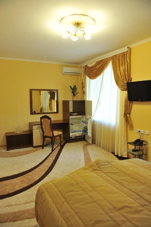 Andinna Hotel Chernivtsi Exterior photo