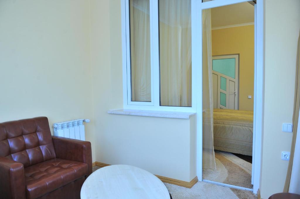 Andinna Hotel Chernivtsi Exterior photo